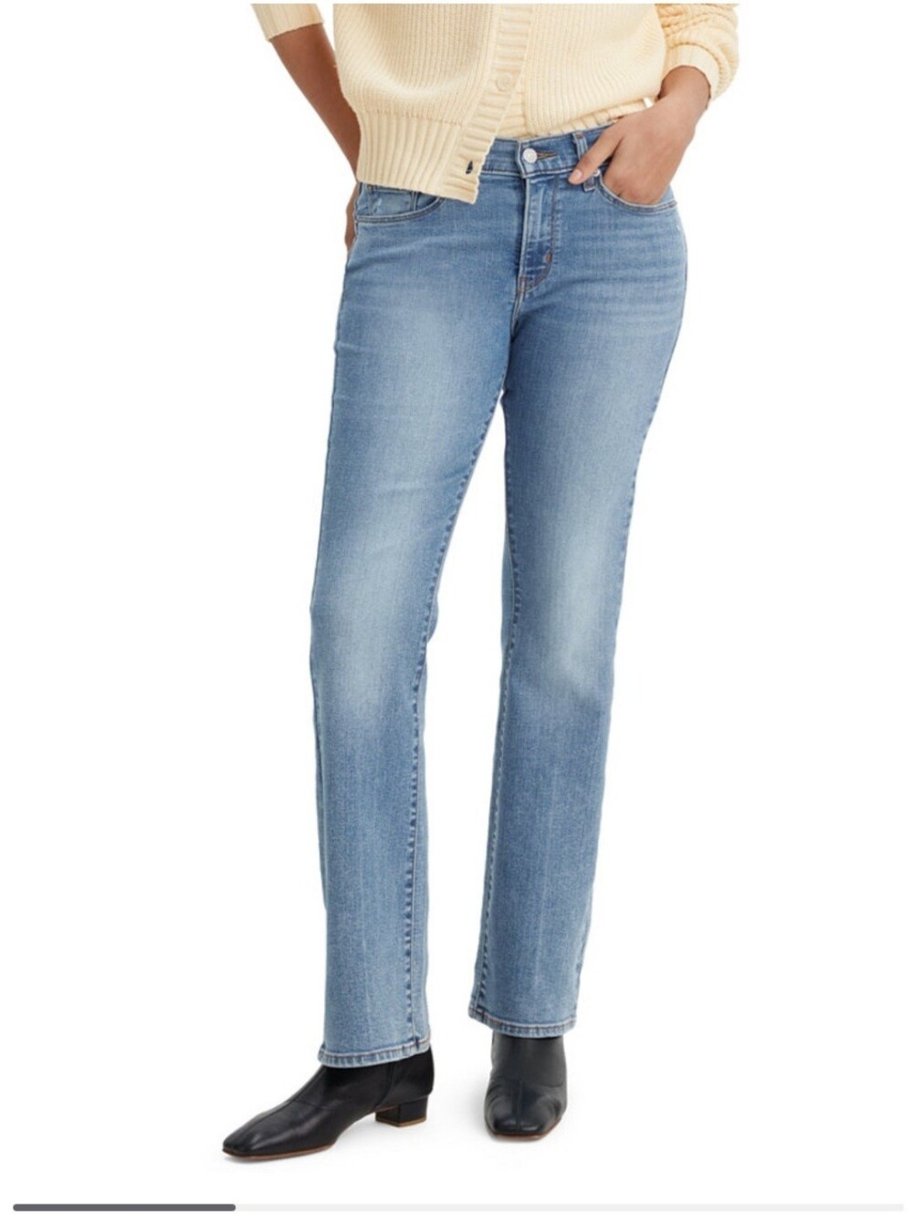 Levis Women's Classic Boot Cut Jeans in Light Blue Size 4